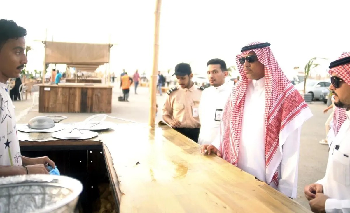 أمين جازان يوجه بمضاعفة الجهود للرقي بالخدمات البلدية المقدمة للمواطنين والمقيمين 