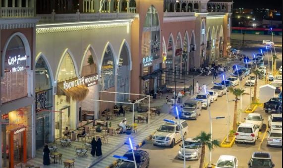 للاستمتاع بالهدوء والخدمات المقدمة.. الجلسات الخارجية متنفس العائلات بمنطقة الجوف