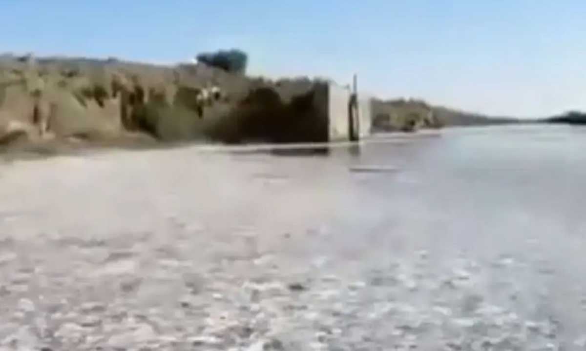 الجفاف يضرب العراق.. نفوق أسماك نهر العز بسبب قلة المياه 