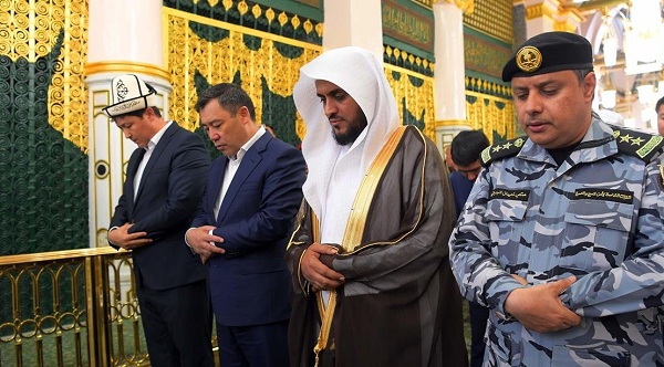 رئيس جمهورية قرغيزستان يُغادر المدينة المنورة