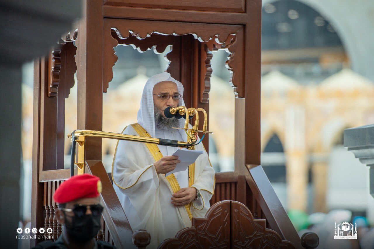 خطيب المسجد الحرام: حرق المصحف تصرُّف عدواني واستفزاز لمشاعر المسلمين (فيديو)