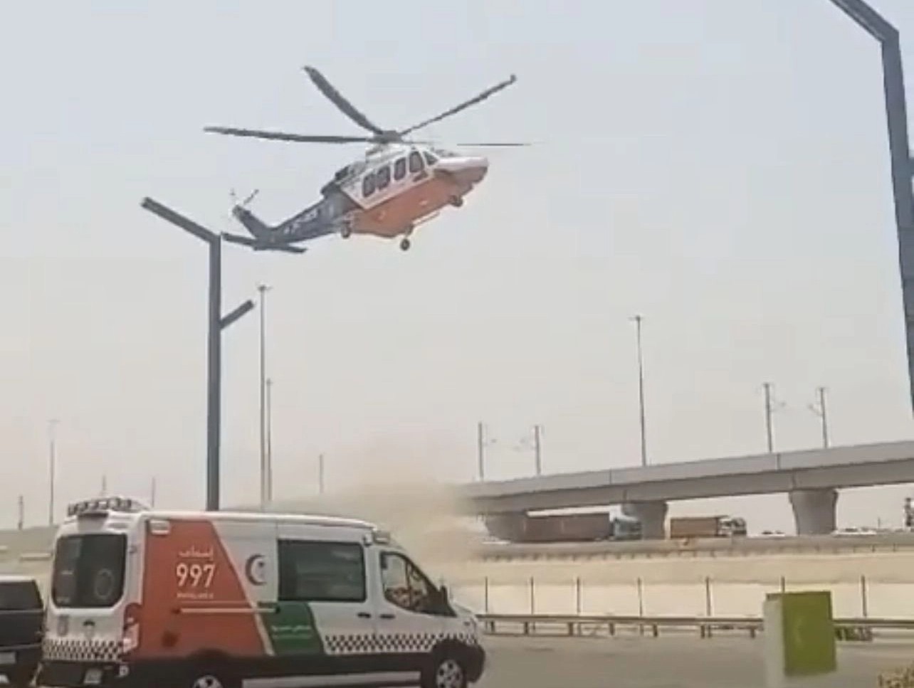 سقوط أحد العاملين من مبنى تحت الإنشاء ونقله بالإسعاف الجوي خلال دقائق

