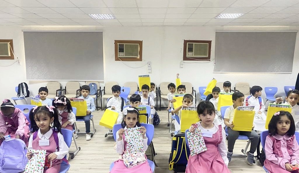 هل يلزم اصطحاب الطفل للمدرسة أول أسابيع الدراسة؟ معالج نفسي يوضح