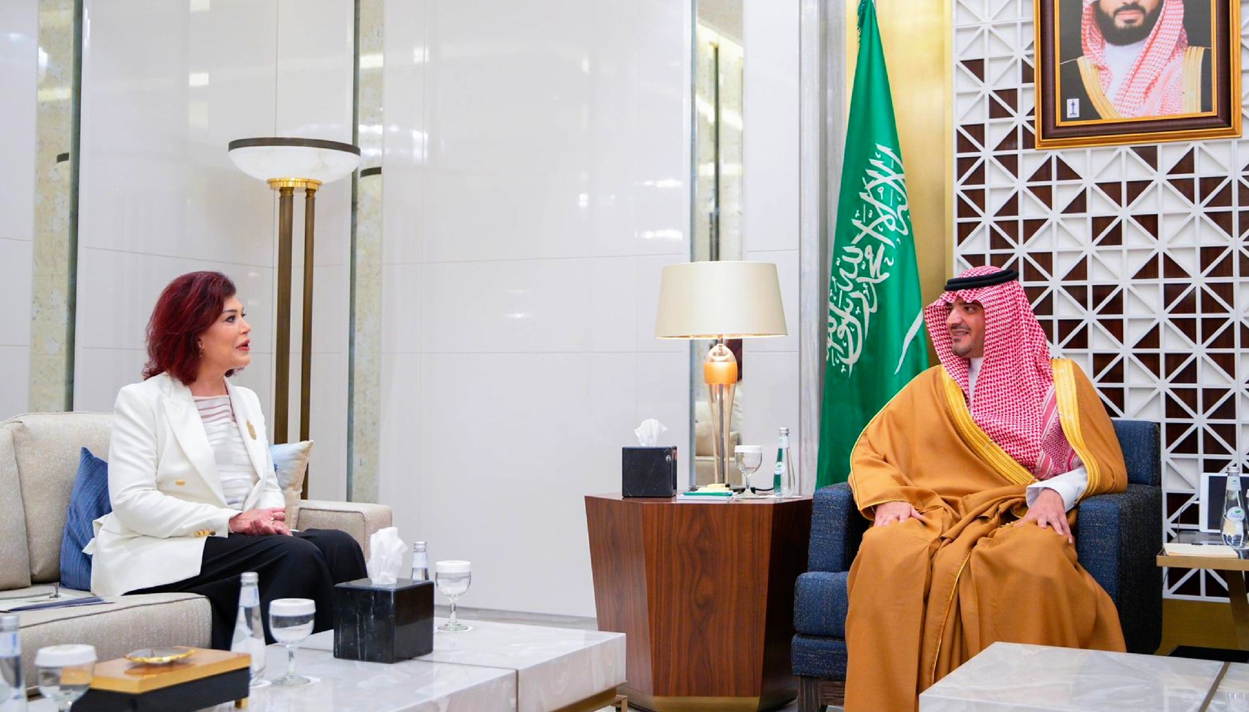 الأمير عبد العزيز بن سعود يستقبل سفيرة العراق لدى المملكة
