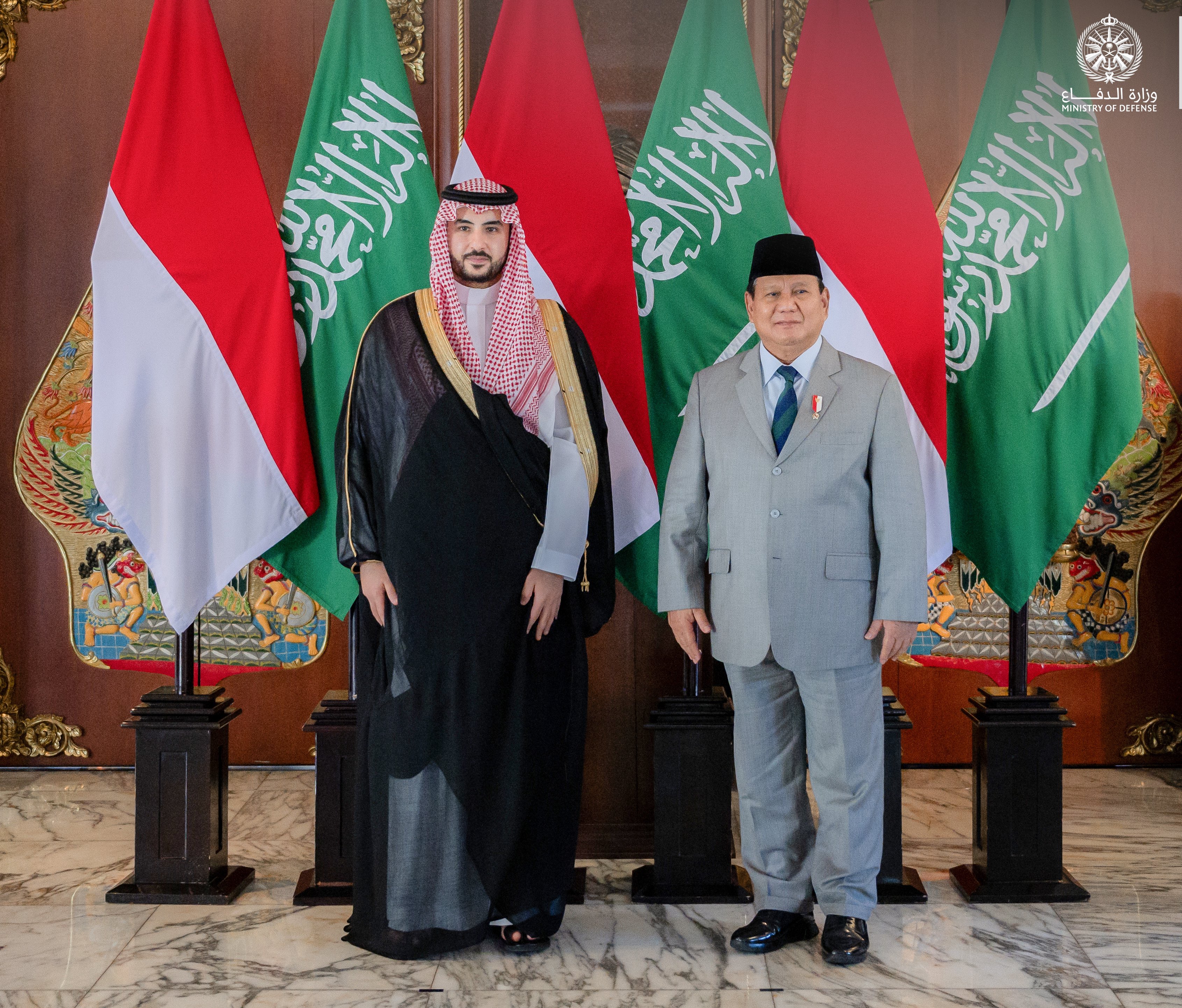 وزير الدفاع ونظيره الإندونيسي