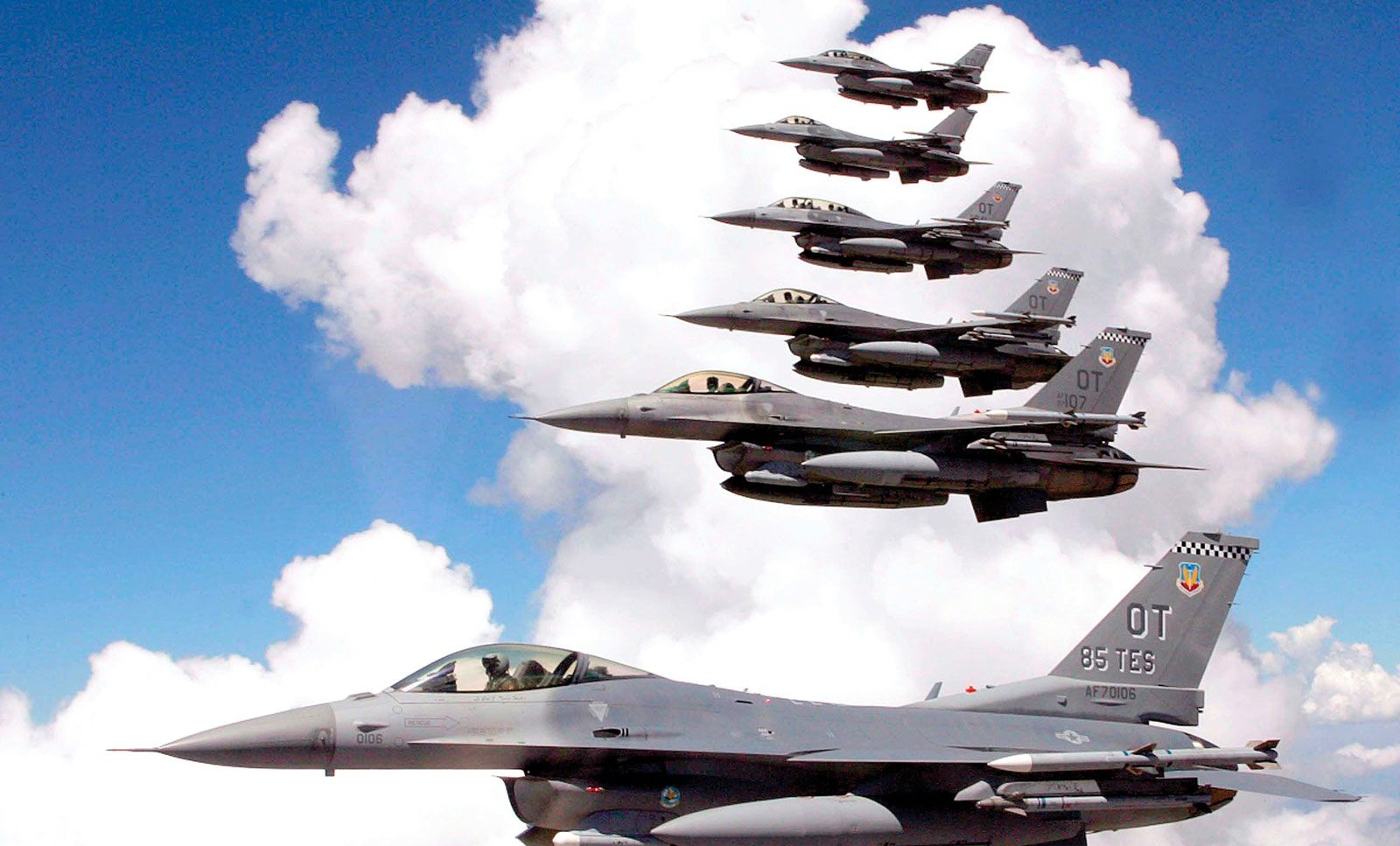 الدنمارك: تزويد كييف بمقاتلات F16 بعد إنهاء الطيارين الأوكرانيين للتدريبات

