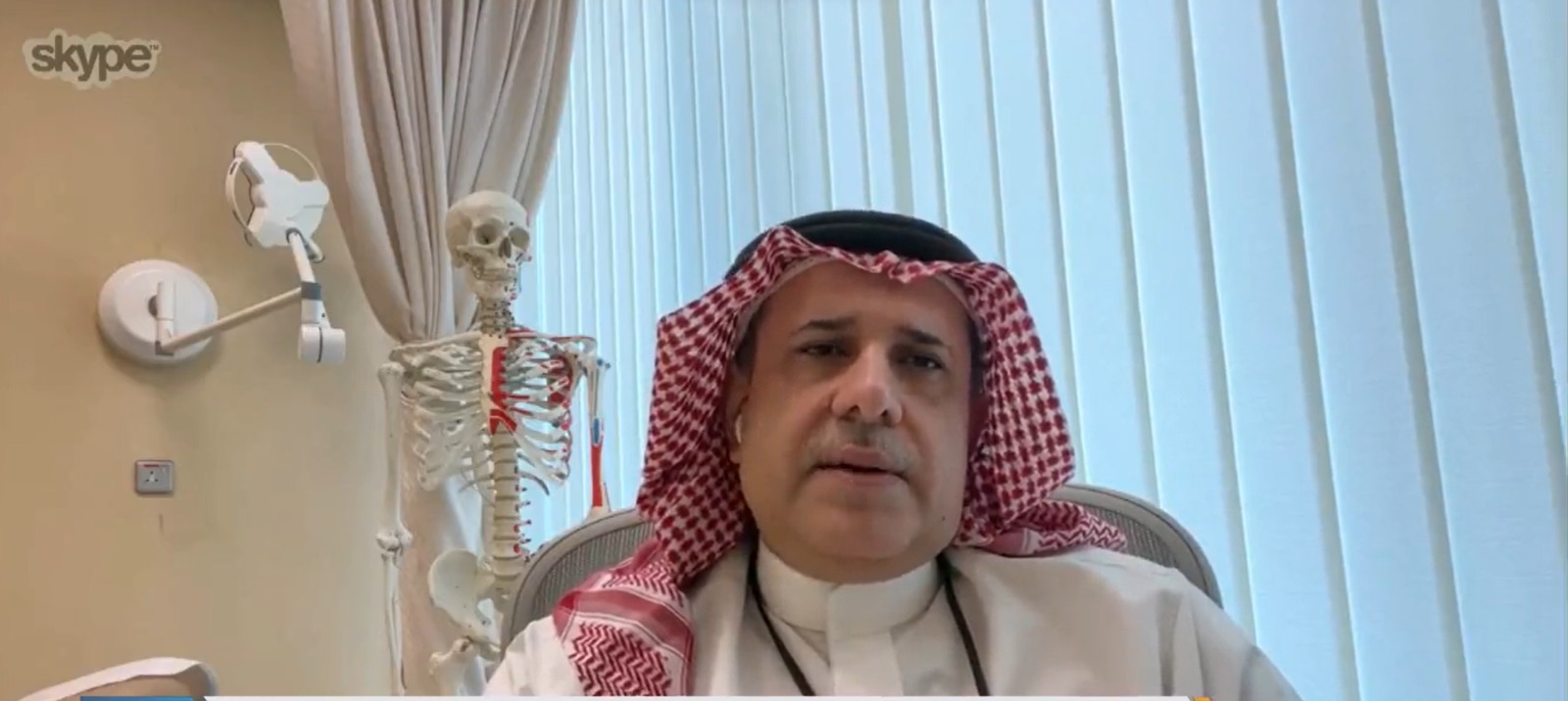 بالفيديو.. استشاري يحذر: ثقل الحقيبة المدرسية يسبب انحناء في العمود الفقري

