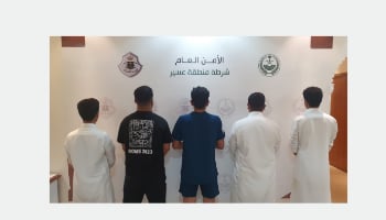 بالفيديو.. ضبط 5 أشخاص لاقتحامهم ملعب مباراة كرة قدم في عسير