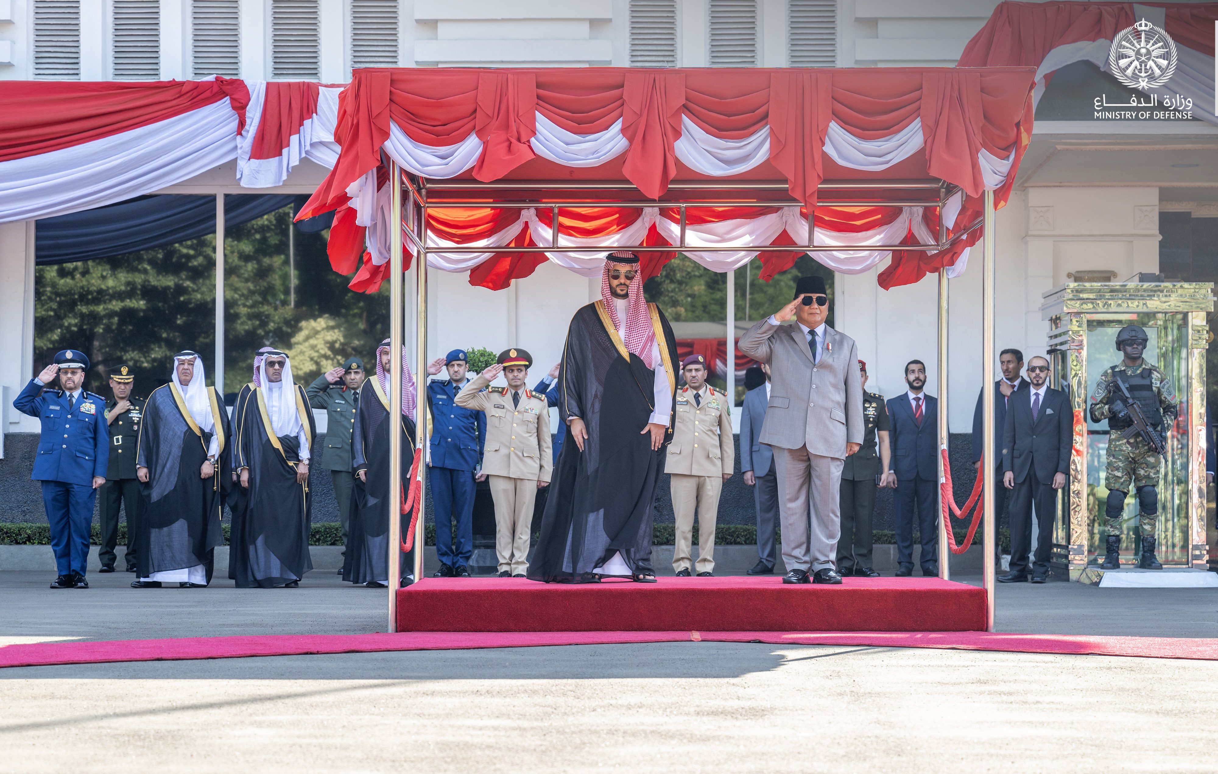 وزير الدفاع ونظيره الإندونيسي