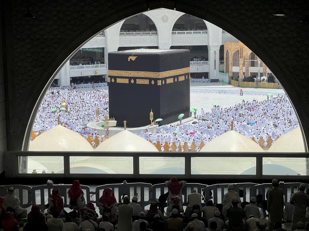 فحص 80 عينة من داخل المسجد الحرام يوميًا للتأكد من جودة الهواء وسلامة الأسطح