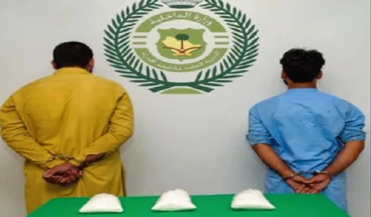 القبض على مقيمين بمنطقة الرياض لترويجهما 6 كيلوجرامات من الشبو