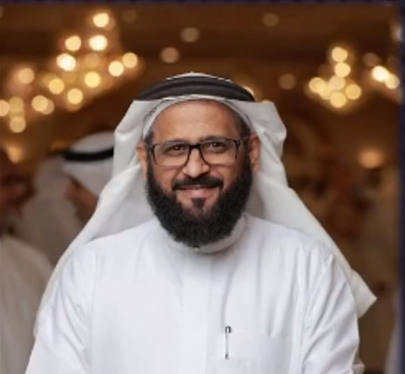 مستشار أسري: إعطاء الطفل الجوال قبل سن 12 عامًا إجرام بحقه