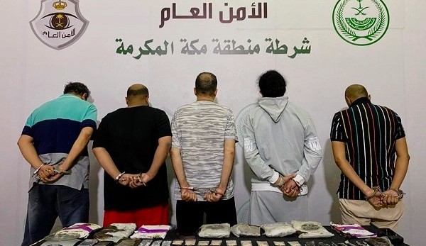 ضبط 5 مواطنين لاتخاذهم شقة سكنية وكرًا لترويج المخدرات في جدة