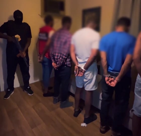القبض على 4 مخالفين لنظام أمن الحدود ترصدوا عملاء البنوك