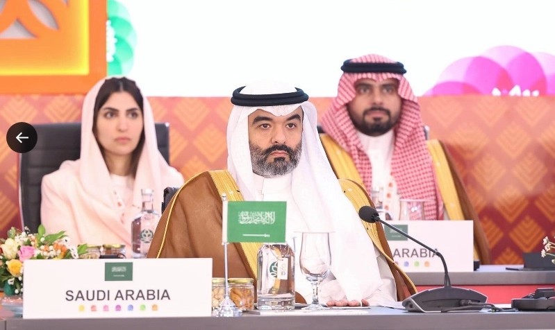 وزير الاتصالات يبرز جهود رؤية المملكة 2030 في تمكين الشباب والمرأة وبناء مستقبل مستدام
