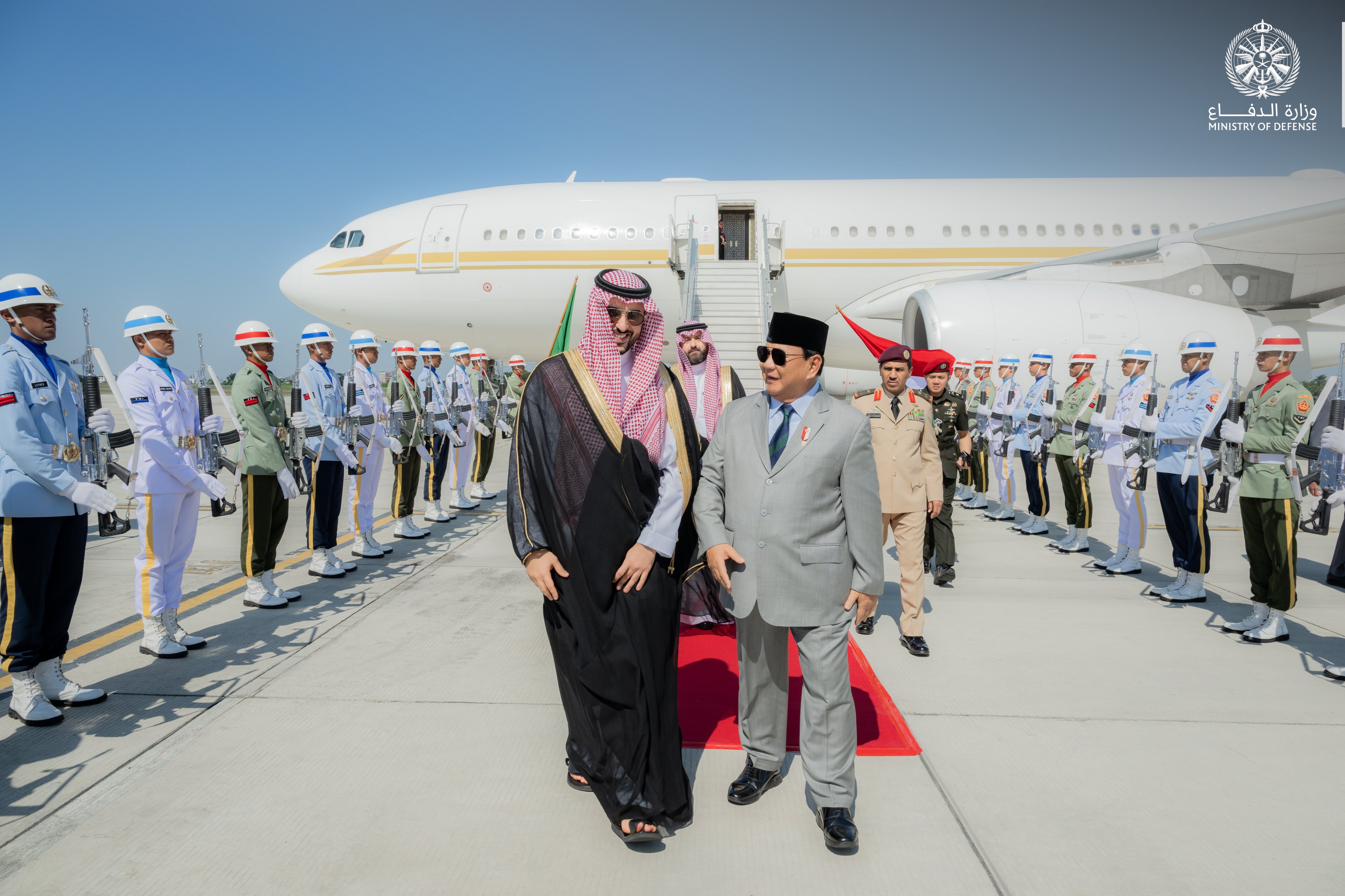 وزير الدفاع ونظيره الإندونيسي