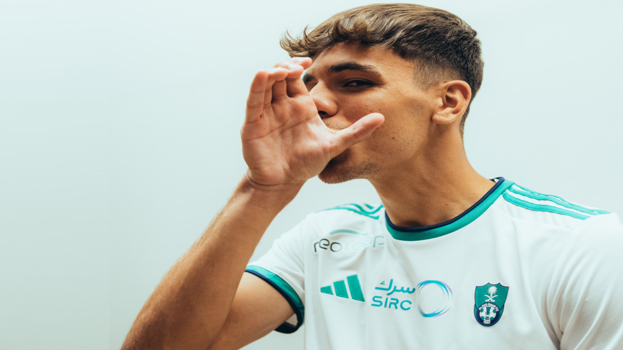 فيديو تقديم الأهلي للاعبه الجديد جابرييل فيجا يتخطى مليار مشاهدة 