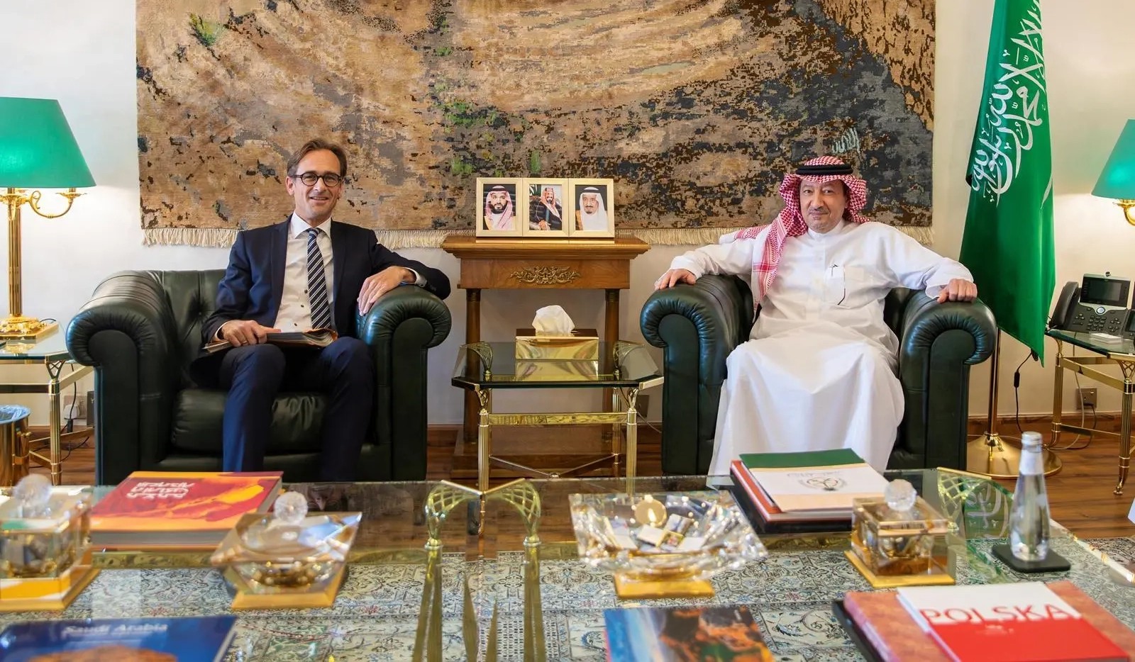 الخريجي يبحث تعزيز التعاون المشترك مع وفد من وزارة الخارجية الألمانية