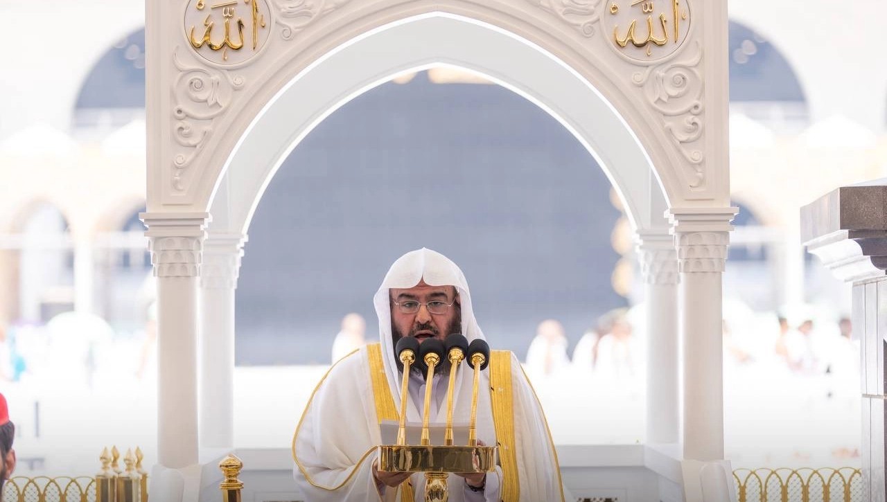 «السديس» يدعو إلى مواجهة تحديات العصر بالوعي الديني الوسطي