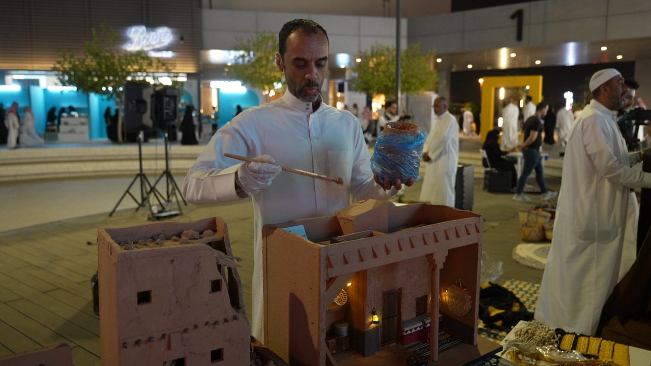معرض "سوق الدار"