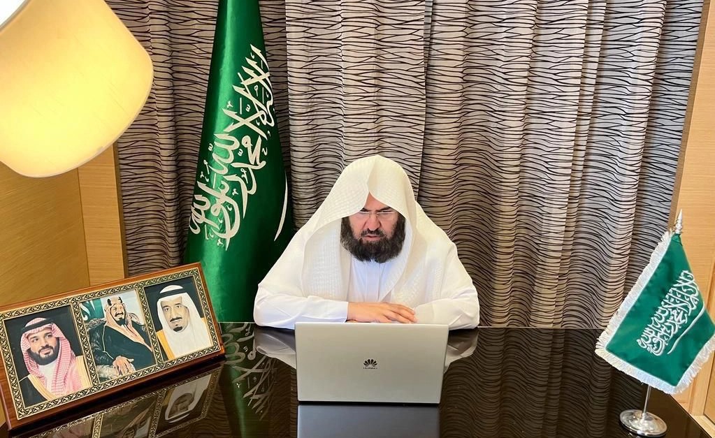 «السديس»: نسعى إلى تحقيق الريادة الدينية النسائية عالميًا وفق الضوابط الشرعية الوسطية