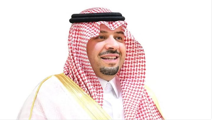 أمير الحدود الشمالية يستقبل مدير شرطة المنطقة ومدير المرور المعين حديثاً