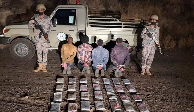  حرس الحدود بعسير يقبض على 4 مخالفين لتهريبهم 37 كيلوجرام حشيش