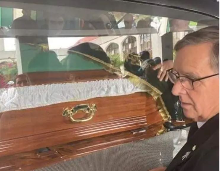 صورة متداولة لجنازة محمد الفايد