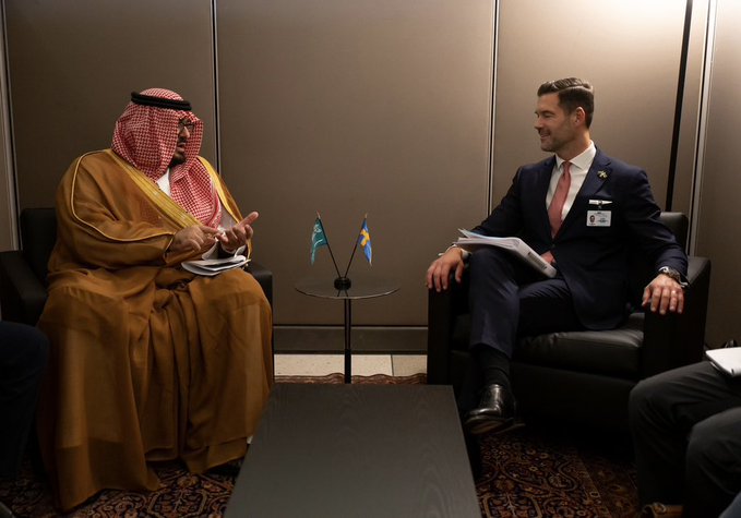 الإبراهيم يبحث تعزيز التعاون مع وزير التجارة الخارجية السويدي