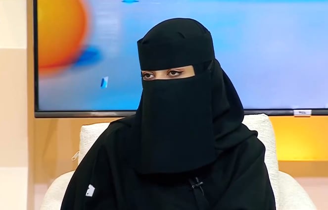 فنانة تشكيلية تروي بدايتها الأولى مع الفن: بدأت بدفاتر مخصصة للأطفال 
