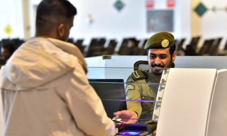 «الجوازات» توضح كيفية إصدار إقامة لسائق خاص عبر أبشر