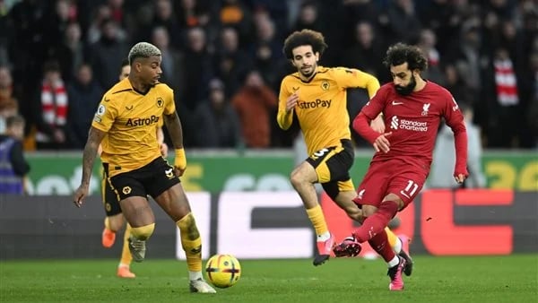 ليفربول يتصدر الدوري الإنجليزي بالفوز على وولفرهامبتون بثلاثية 