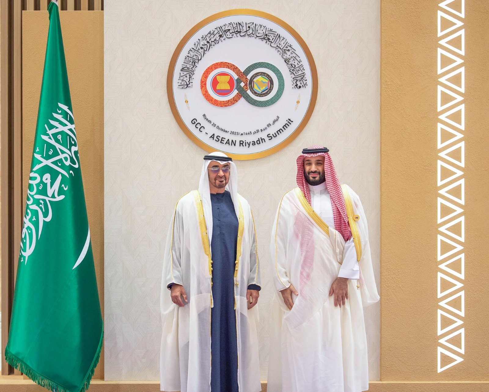 محمد بن زايد: أشكر خادم الحرمين وولي العهد على استضافة قمة الرياض المهمة

