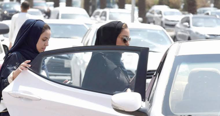 ما خطوات حجز موعد في مدرسة تعليم القيادة للنساء؟.. إدارة المرور تجيب