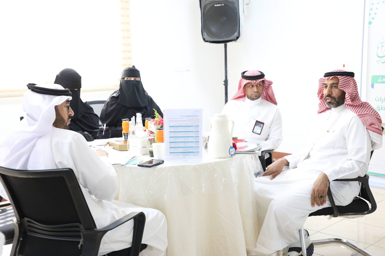 خلال ورشة عمل لدعم وتمكين المدارس وإدارات التعليم 