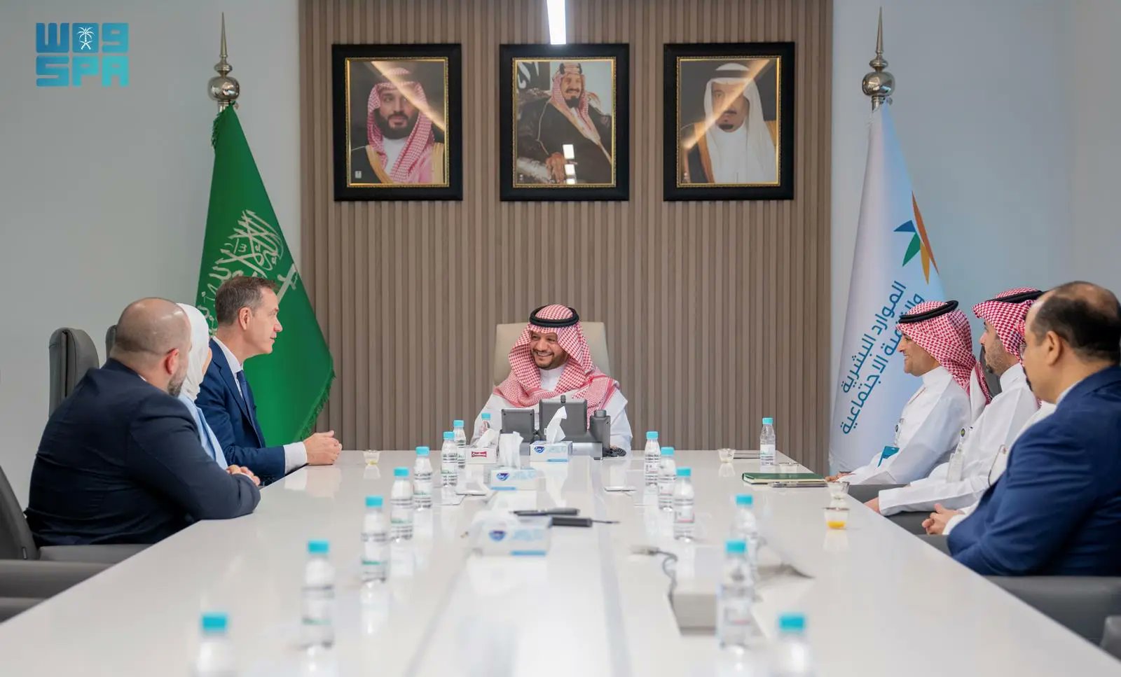 «الموارد البشرية» تبحث تعزيز الشراكة مع المنظمة الأوروبية لإدارة الجودة
