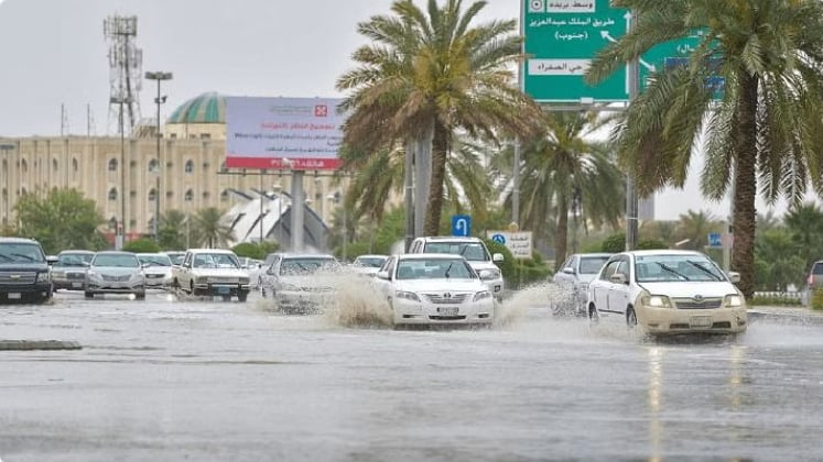 «الدفاع المدني» تحذر من المجازفة بعبور الأودية أثناء جريان السيول 