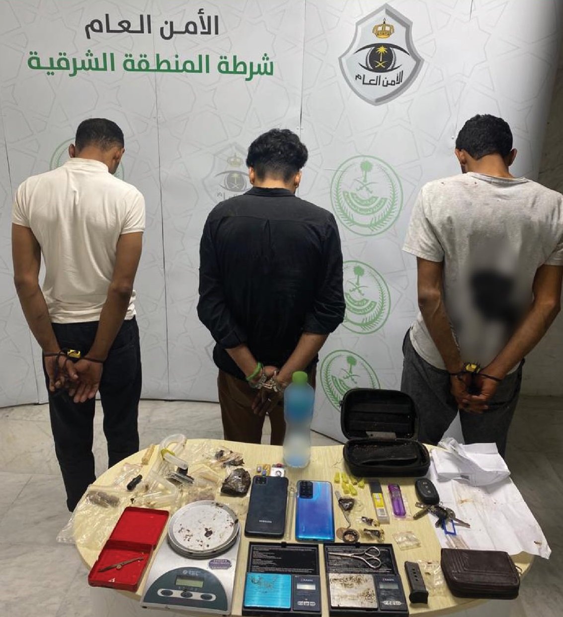 القبض على 3 مواطنين لترويجهم مواد مخدرة في الأحساء