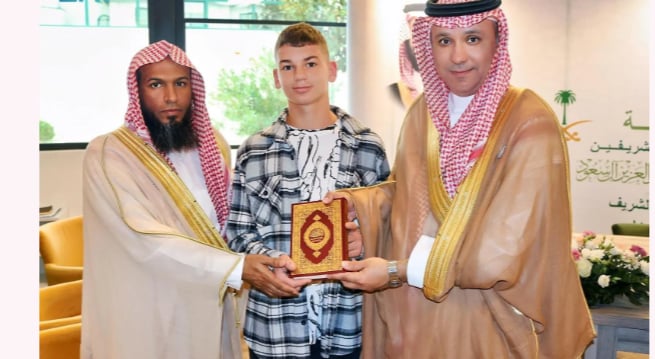  خلال تسلم هدية خادم الحرمين من المصحف الشريف للجبل الأسود