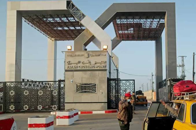 
فريق مركز الملك سلمان يواصل اجتماعاته في القاهرة لبحث إيصال مساعدات المملكة إلى غزة 
