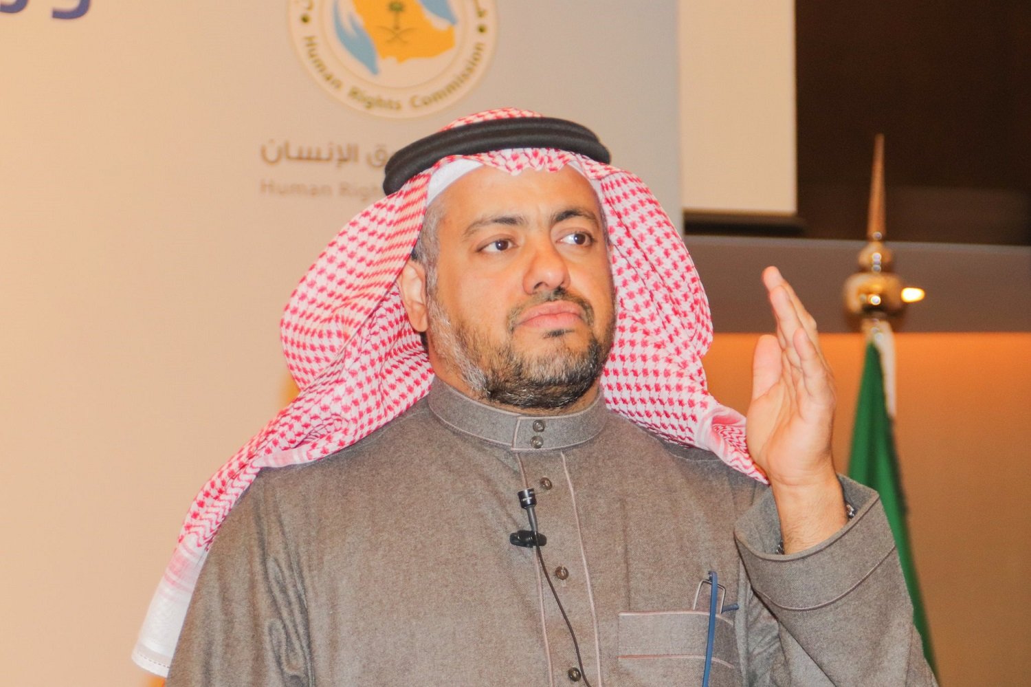 قانوني: إيقاف الخدمات لا يتم إلا عن طريق لجنة إشرافية برئاسة «الداخلية»