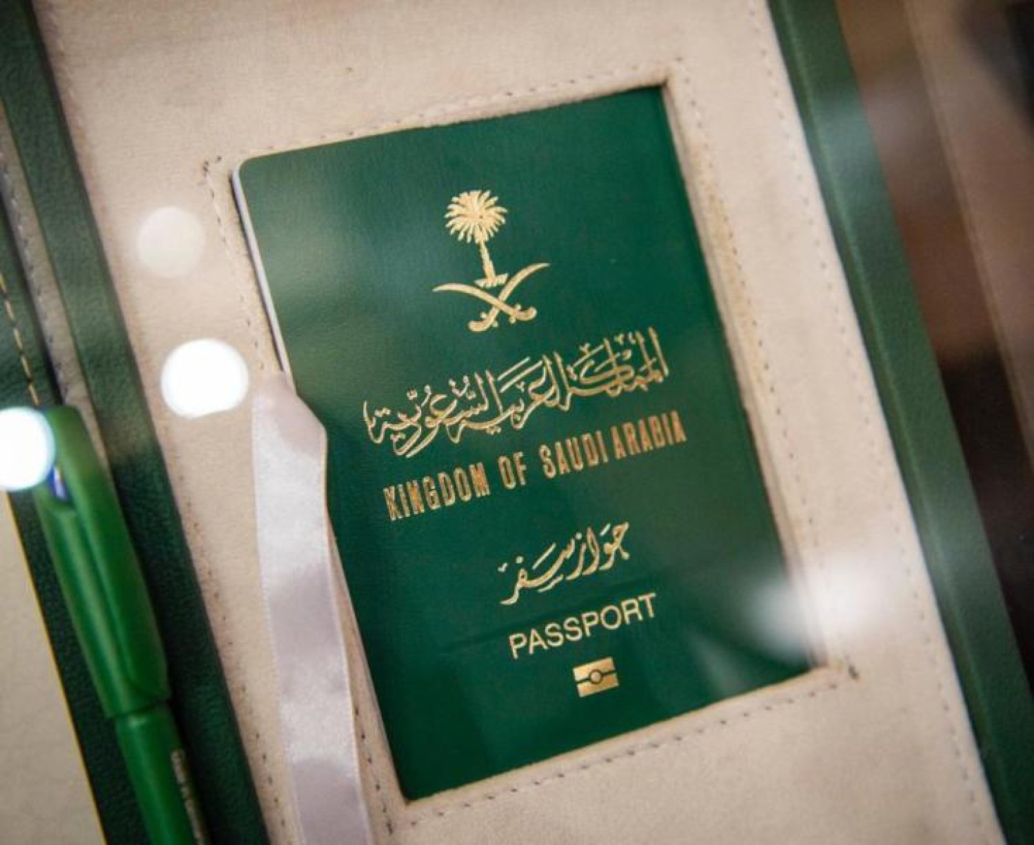 هل يمكن تجديد الجواز من السفارات السعودية في الخارج؟.. الجوازات تجيب 