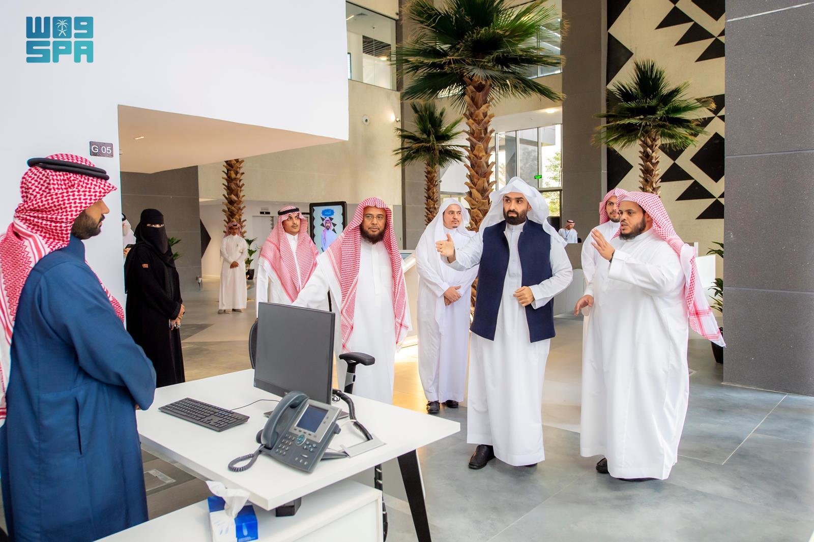 قبل افتتاحها بأسابيع.. رئيس ديوان المظالم يتفقد محكمة التنفيذ الإدارية بالرياض


