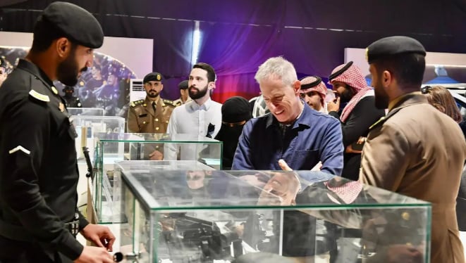  السفير الأمريكي لدى المملكة يزور معرض وزارة الداخلية "واحة الأمن" 