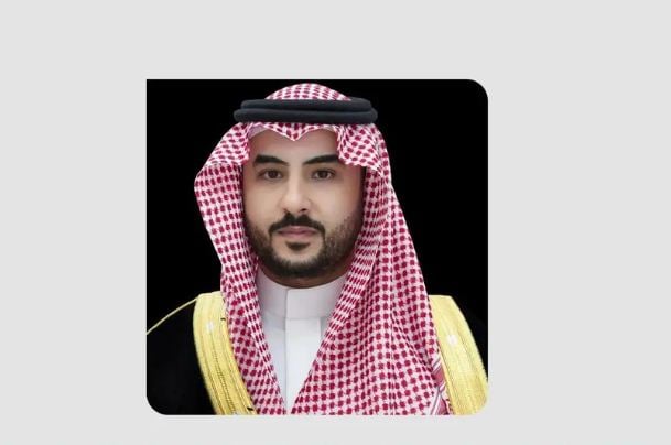  بتوجيه من ولي العهد.. وزير الدفاع يصل لندن لبحث العلاقات الثنائية بين البلدين  