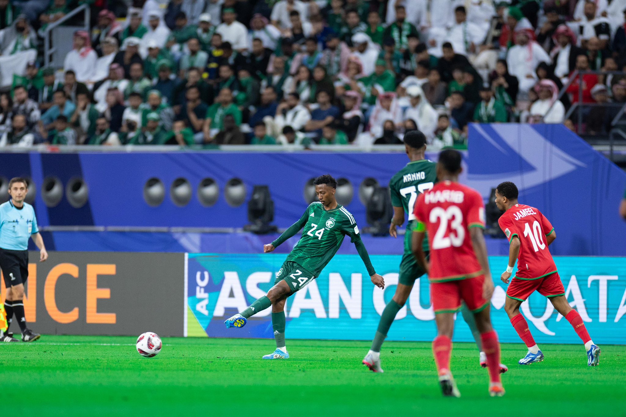 الأخضر السعودي يتأخر بهدف في الشوط الأول أمام عمان بكأس آسيا 