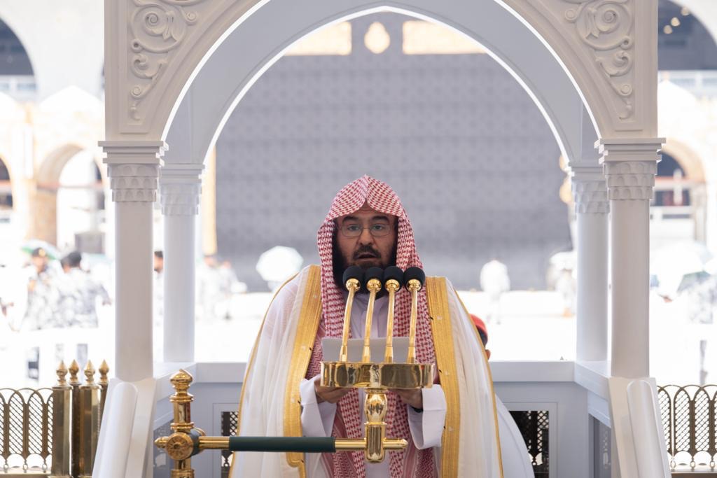 صلاة العيد بالحرمين.. السديس إمامًا للمكي والبعيجان للمدني