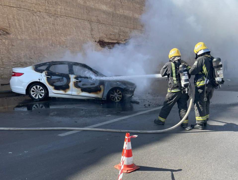  «الدفاع المدني» بالرياض يخمد حريقًا في مركبة على طريق الدائري الغربي
