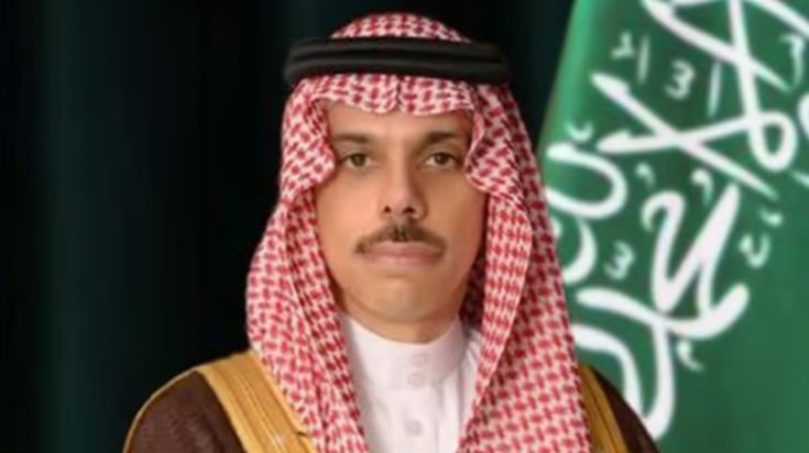 وزير الخارجية يصل القاهرة لترؤس اجتماع لجنة المتابعة والتشاور بين المملكة ومصر 