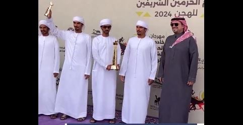بالفيديو.. الأمير فهد بن جلوي يُتوج الفائزين بأشواط رموز الثنايا في مهرجان خادم الحرمين الشريفين للهجن